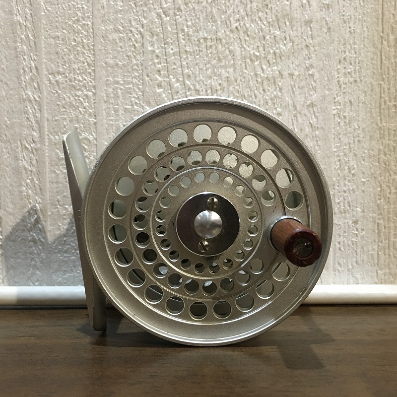 ufmウエダ CANTATA 2100 フライリール 布袋付き アルミ製 手巻き ufm