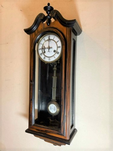 昔懐かしいアンティーク柱時計をお届け|WATERBURY