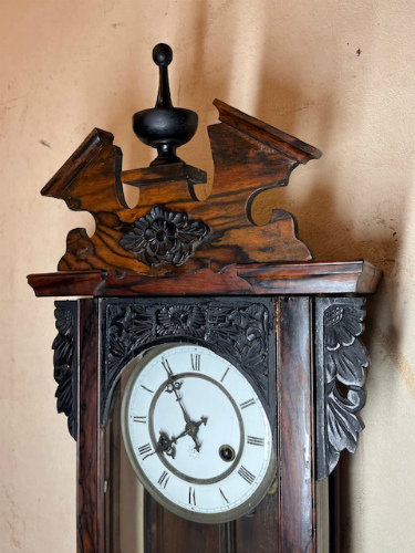 昔懐かしいアンティーク柱時計をお届け|WATERBURY