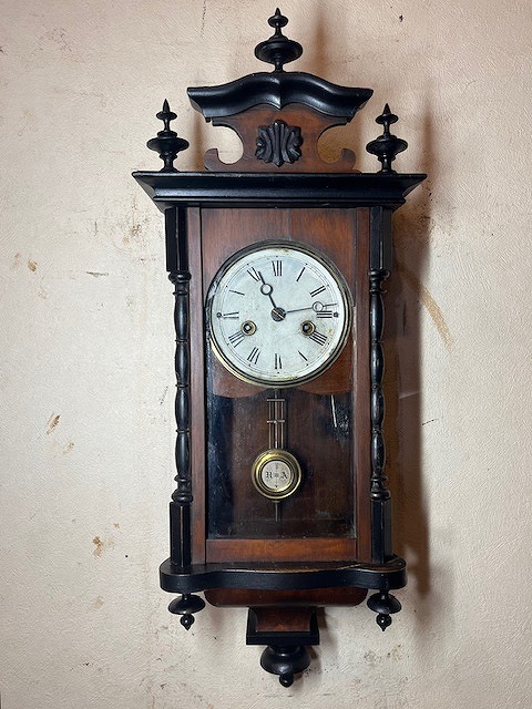 昔懐かしいアンティーク柱時計をお届け|WATERBURY