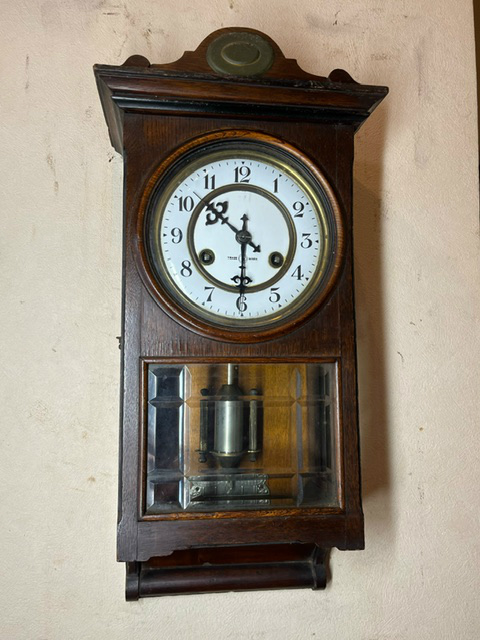 昔懐かしいアンティーク柱時計をお届け|WATERBURY
