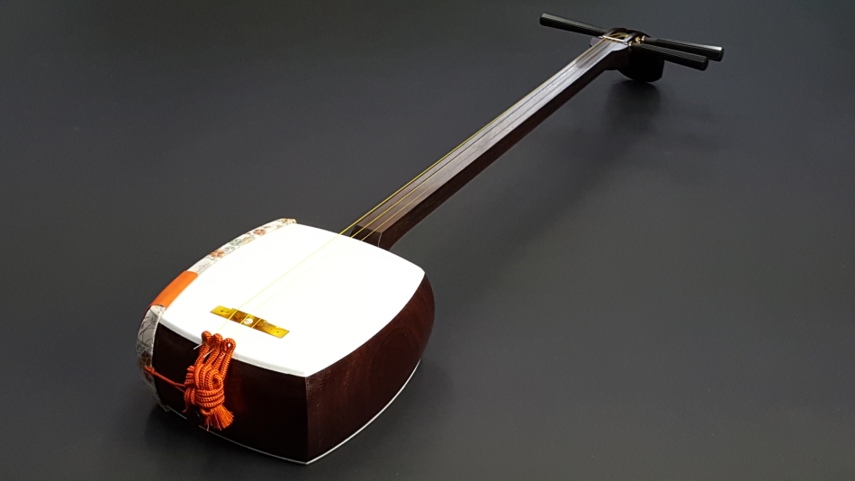 三味線 中棹 純銀ナット 黒檀ペグ ハードケース 撥 付属 地唄 和楽器