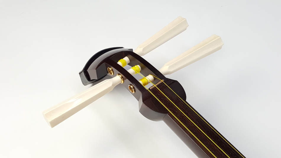 津軽三味線 紅木 東さわり 三つ折り 太棹 正寸 丸打胴 ハードケース 高級