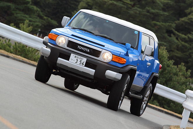 トヨタFJクルーザー カラーパッケージ（4WD/5AT）【試乗記】 SUVの