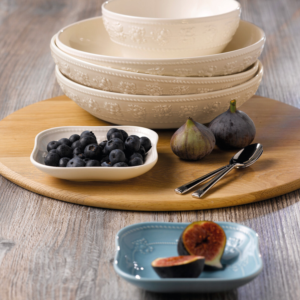 フェスティビティ アイボリー スーププレート 23cm|WEDGWOOD公式