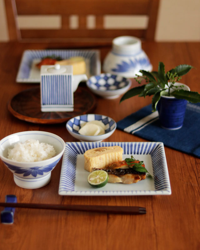 砥部焼の和食器 梅山窯の角皿【砥部工房 からくさ】