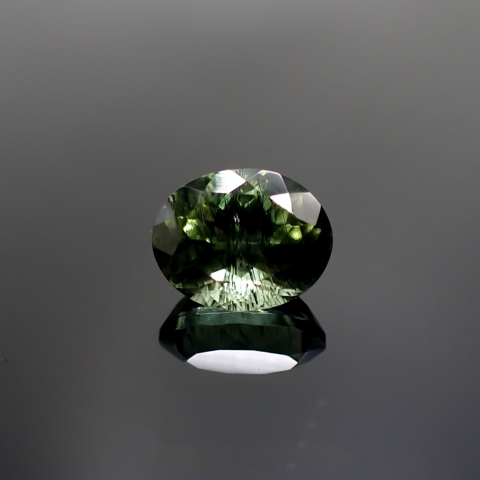 ルドウィジャイトインペリドット(宝石名ルードヴィッヒアイト・イン