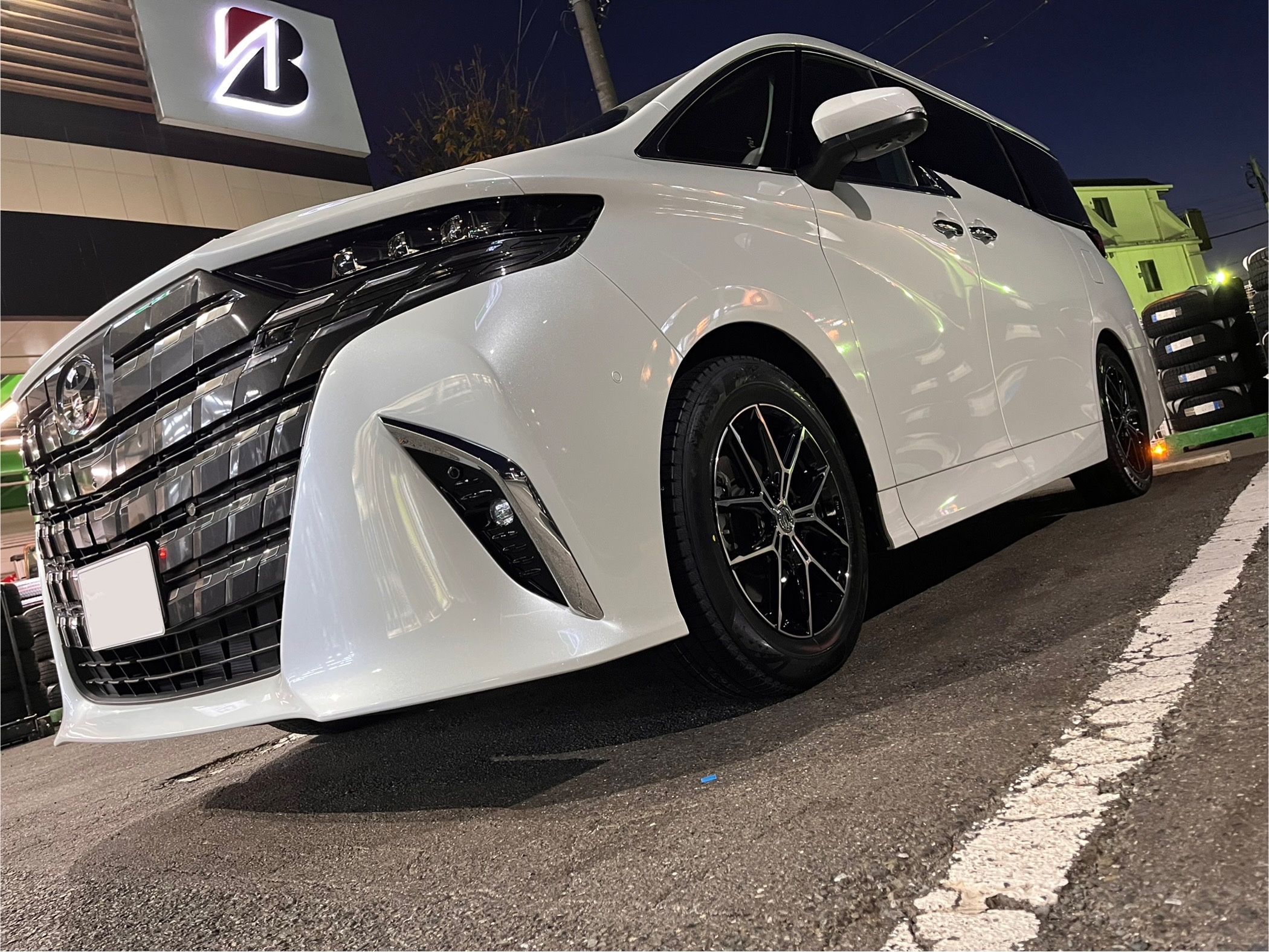 40アルファードにスタッドレスセット取付 | 店舗おススメ情報 | タイヤ