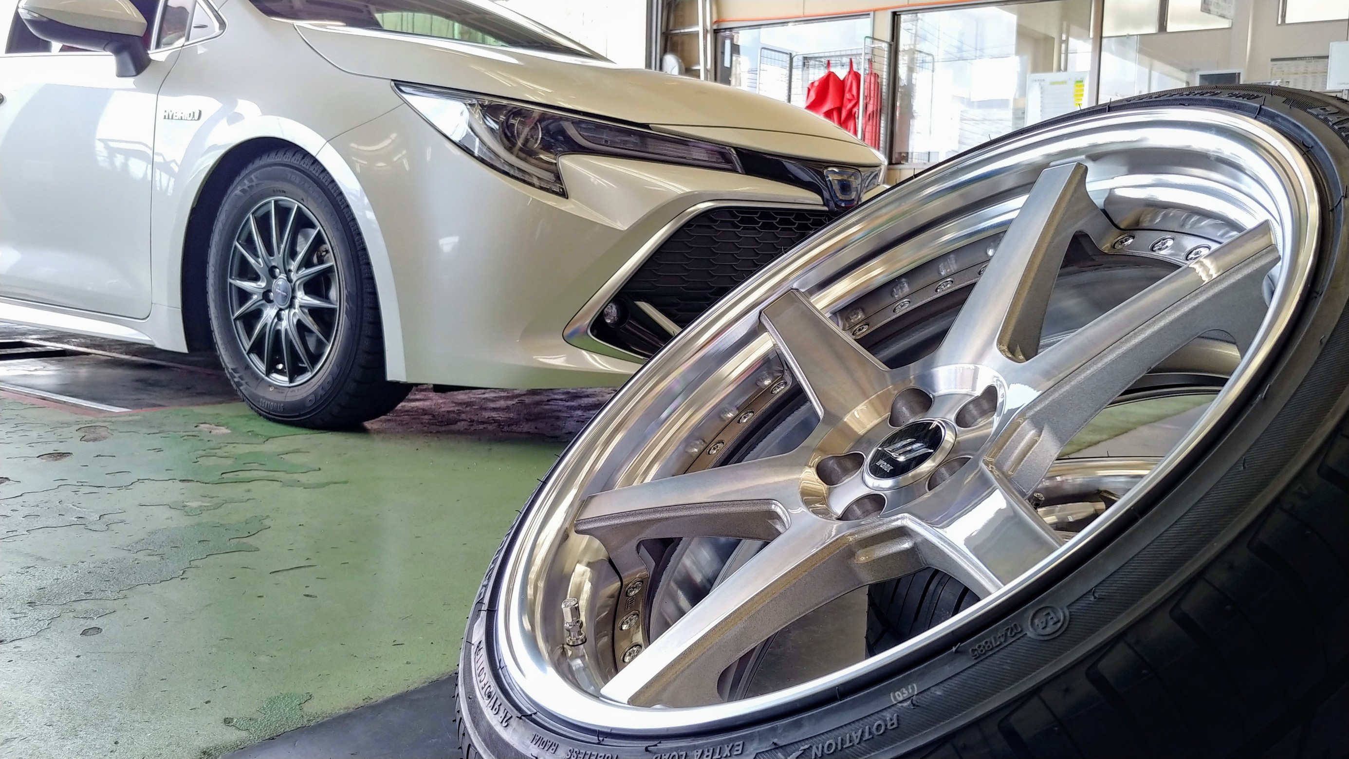 カローラスポーツにWORKジーストST1☆ | 店舗おススメ情報 | タイヤ館