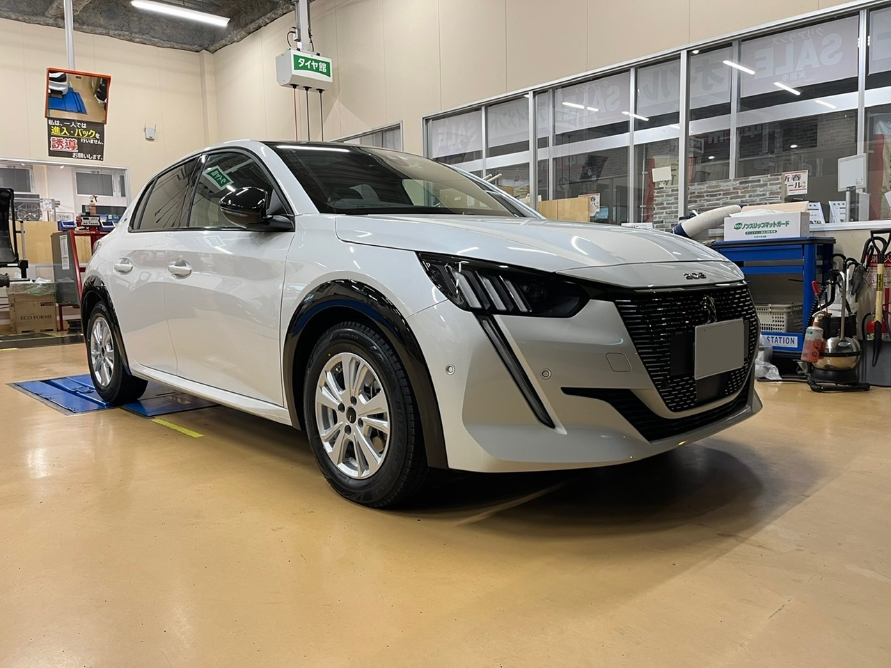 プジョー208にスタッドレスセット取り付け | 店舗おススメ情報