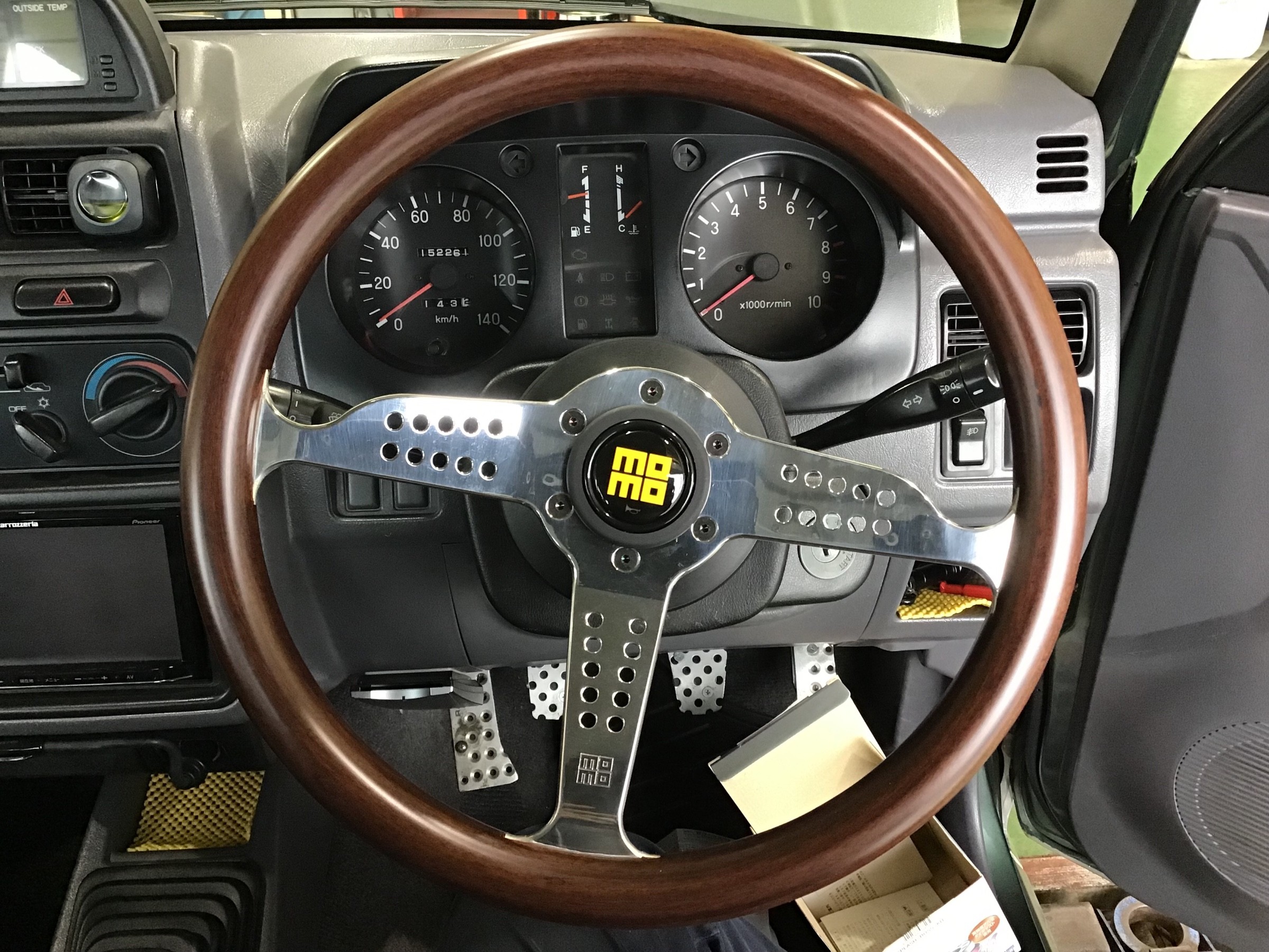 momo ステアリング オリンピック パジェロミニ58Aボス付き momo