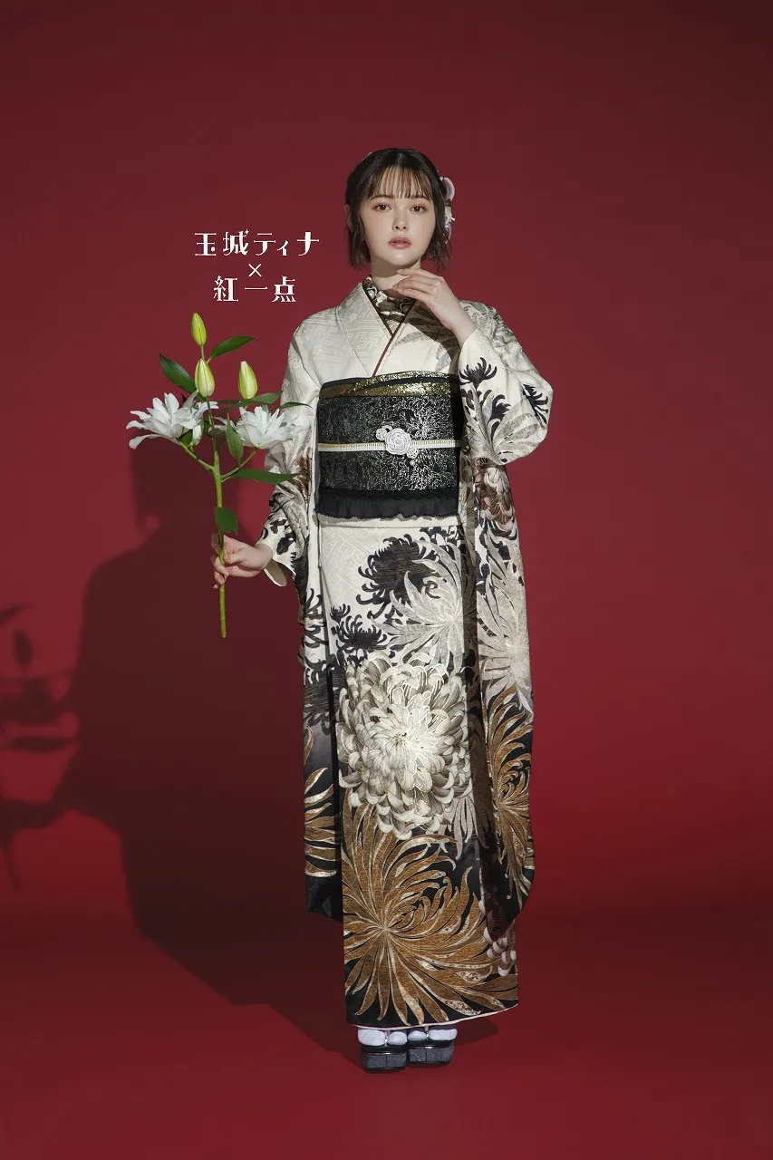 九重×中村里砂 クリーム/エンジ/くすみカラー 牡丹柄/大柄 トレンド