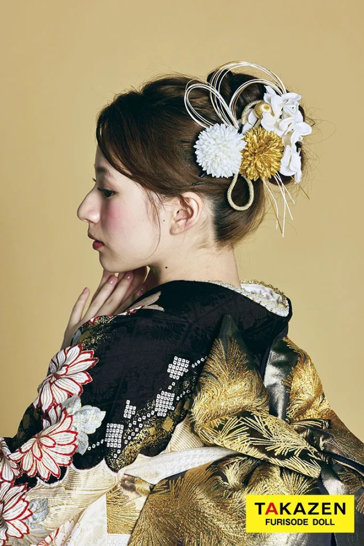 最高級古典柄振袖 滝泰/最高級金彩刺繍絞り友禅 白/金/茶 鞠柄/牡丹柄