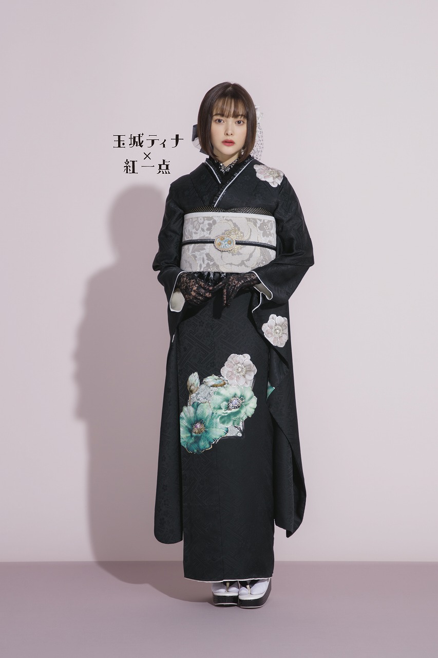 玉城ティナ振袖｜成⼈式の振袖レンタルならTAKAZEN、世界⼀かわいい