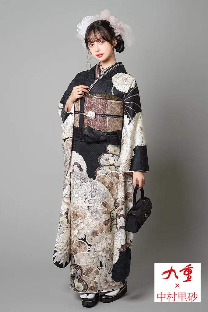 玉城ティナ×紅一点ブランド振袖 ワインレッド/エンジ 牡丹柄/桜柄 王道