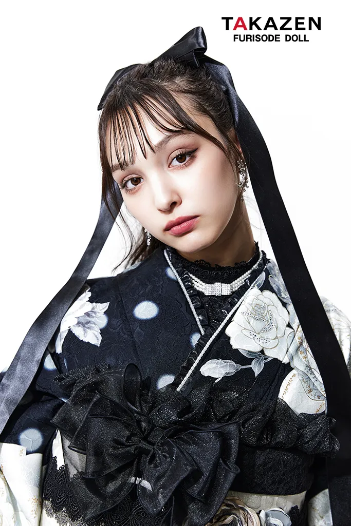 ヘップバーン 白/黒 バラ柄/リボン柄 かわいい キラキラ振袖 ハイ