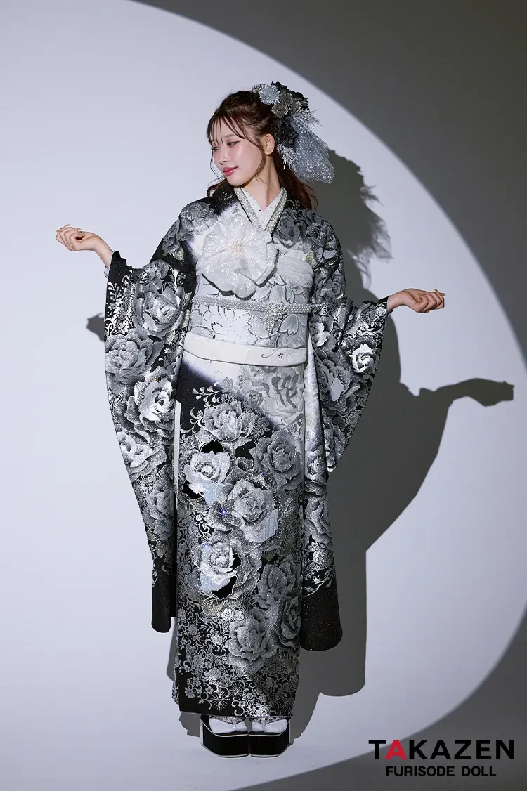 モード系 黒/シルバー(銀色) バラ柄 一番人気 派手 ギャル振袖 目立つ