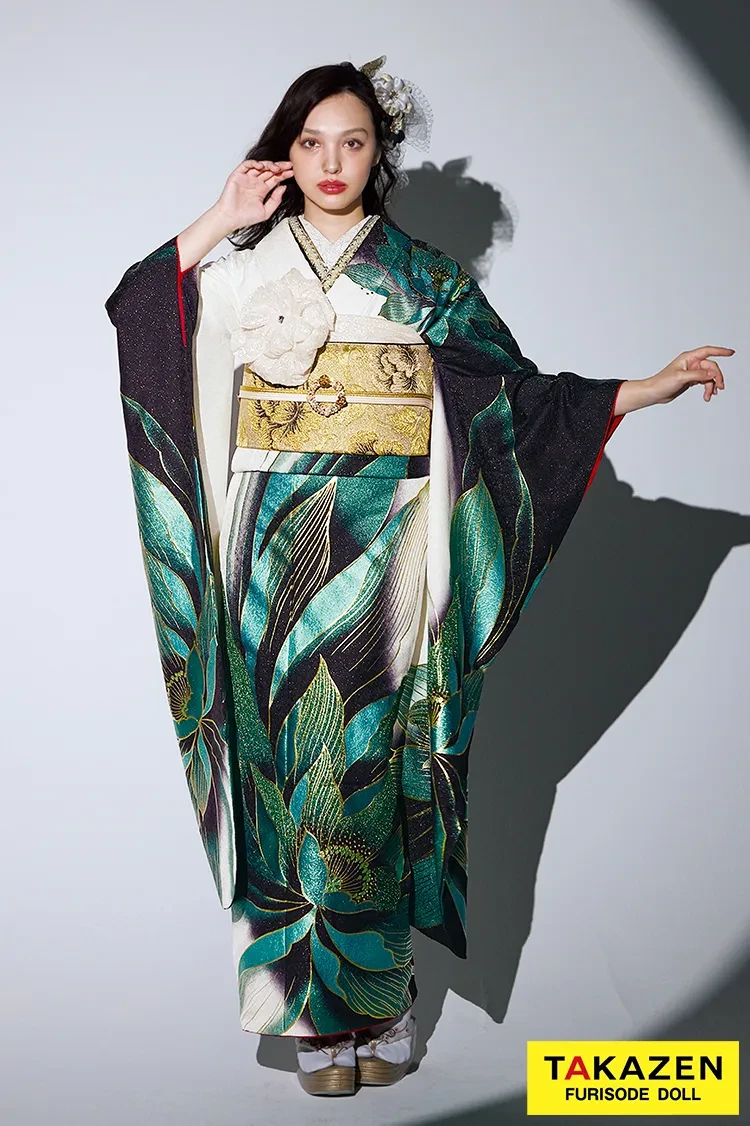 緑色の振袖｜成⼈式の振袖レンタルならTAKAZEN、世界⼀かわいいハタチ
