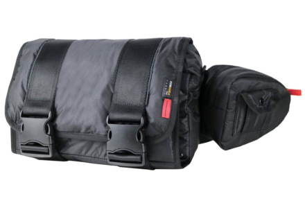 シンイチロウアラカワ レッグバッグ「Piccolamia」に平織カーボン柄