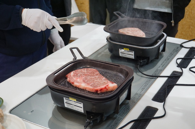 鋳物フライパンと家電が融合した「おもいのフライパン スクエア 電気