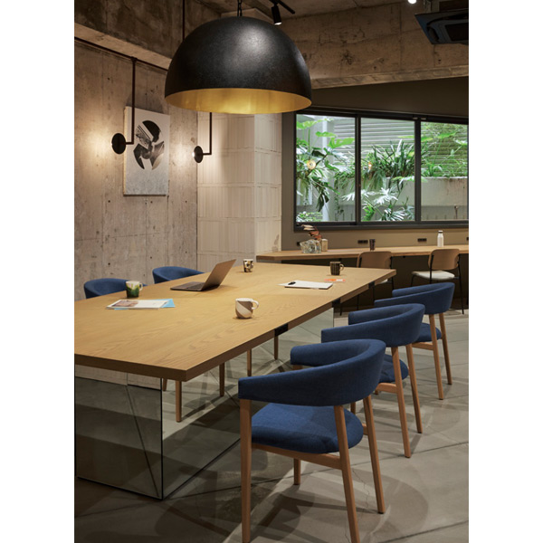 モーフ 木製椅子 クオン（QUON）｜店舗家具ピースワーク