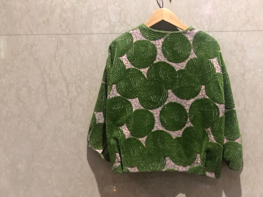 mina perhonen/ミナ ペルホネン】から毛糸玉模様のジャケットのご紹介