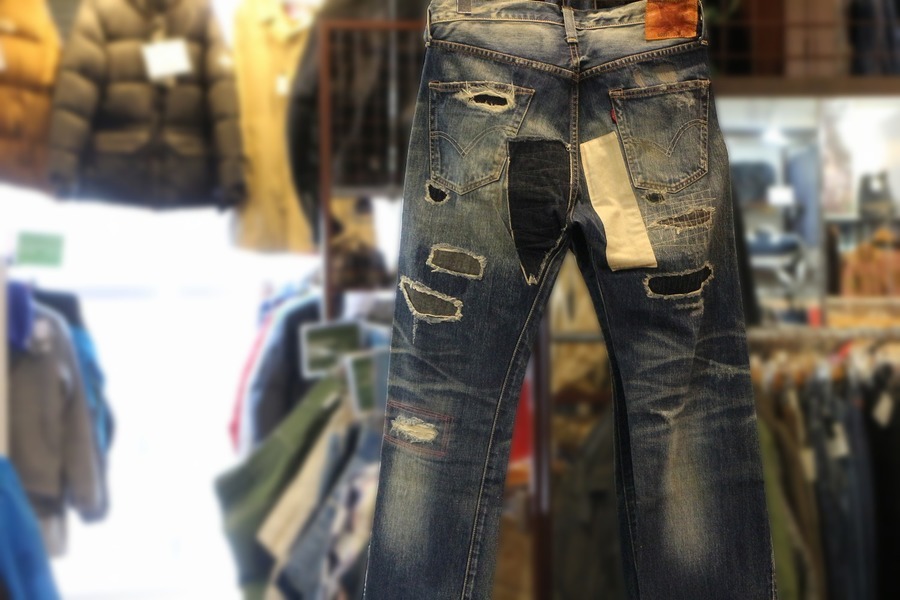 LEVI`S から 501XX ダメージリペア加工のデニムパンツ入荷致しました