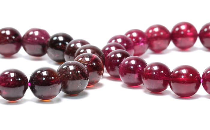 宝石級！ルビー色の本物のルベライトブレスレットが入荷しました