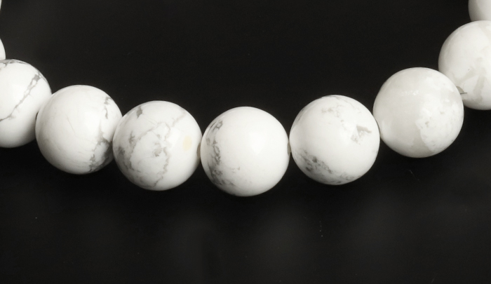 特価!ハウライト（マグネサイト）の10mmブレス 【天然石