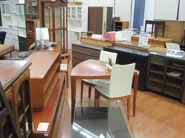 国会議事堂使用メーカー！徳田家具の書斎机を買取入荷!!｜2016年03月29