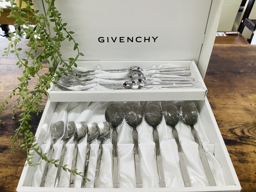GIVENCHY/ジバンシー】デザートカトラリーセット入荷しました♪【八尾