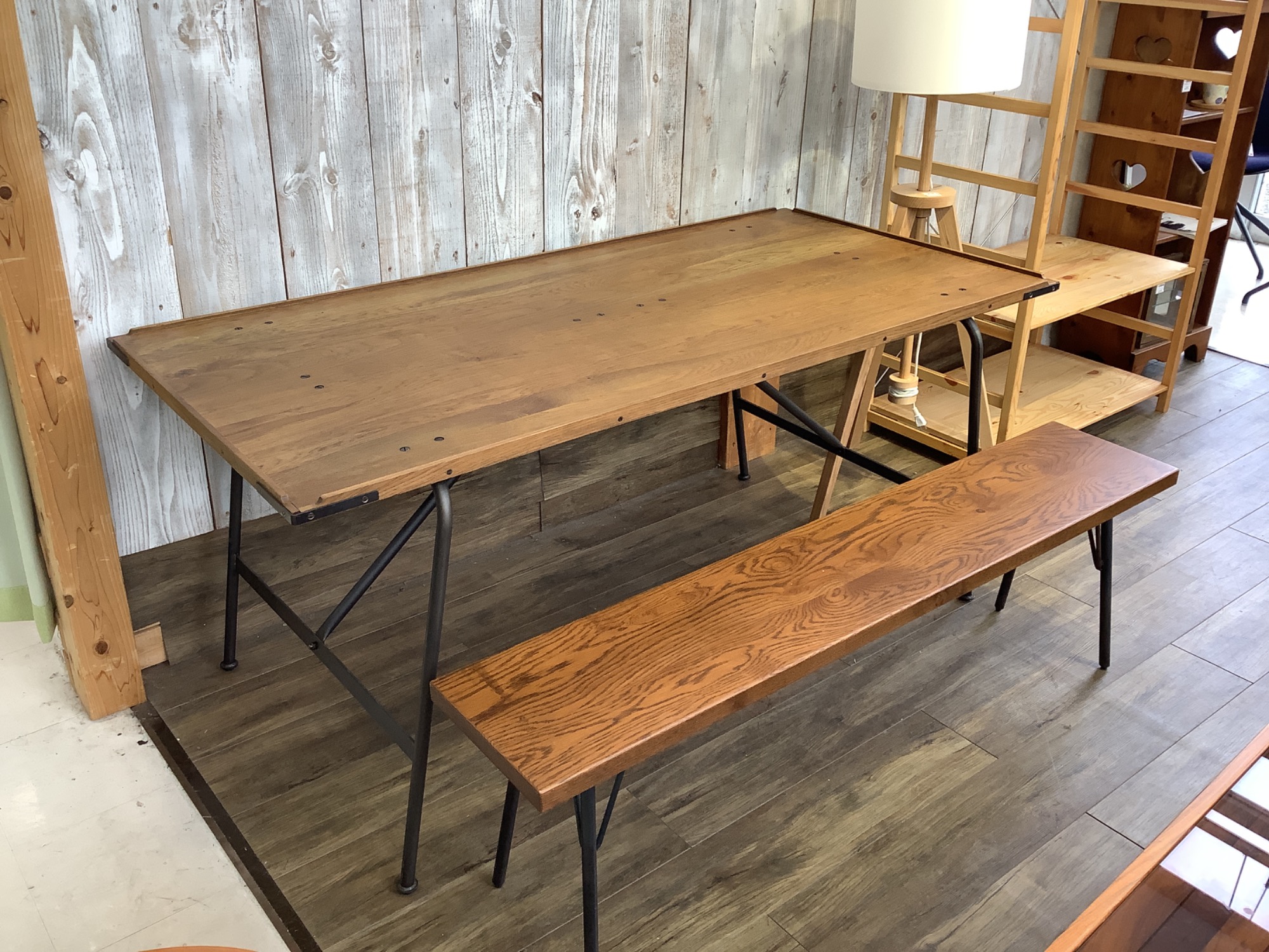 ACME Furniture（アクメファニチャー）】インダストリアルデザインの