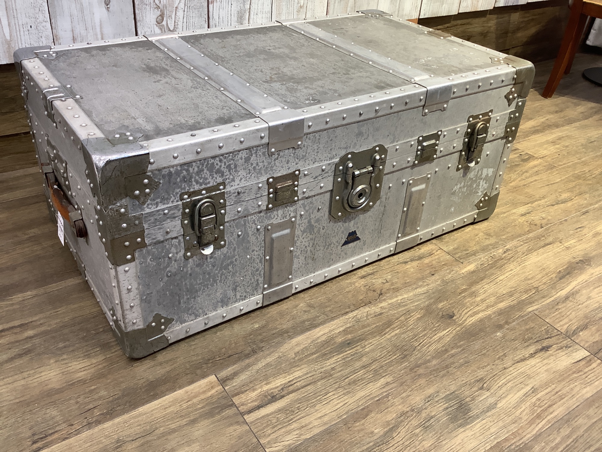 KOWA INDUSTRY】ビンテージ感たっぷりのアルミトランクケースが入荷