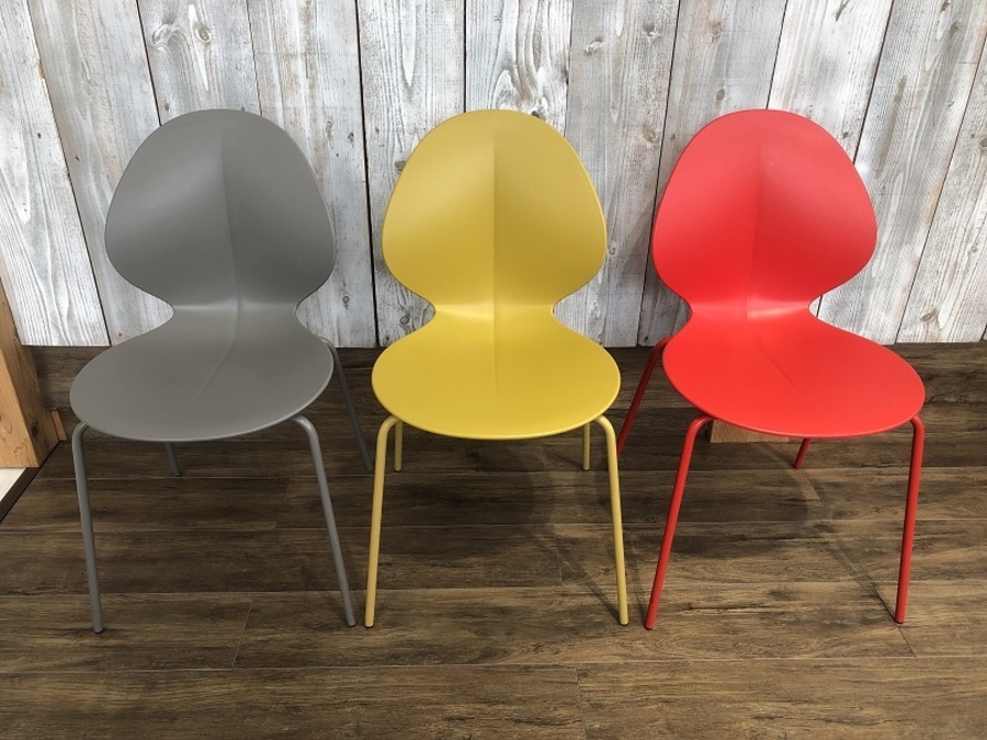 イタリア発のポップなデザイン Calligaris(カリガリス)のチェア入荷