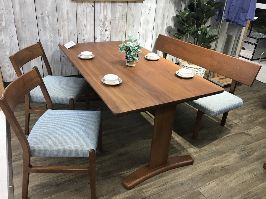 ナガノインテリア】ベンチ式ダイニング4点セットが入荷しました