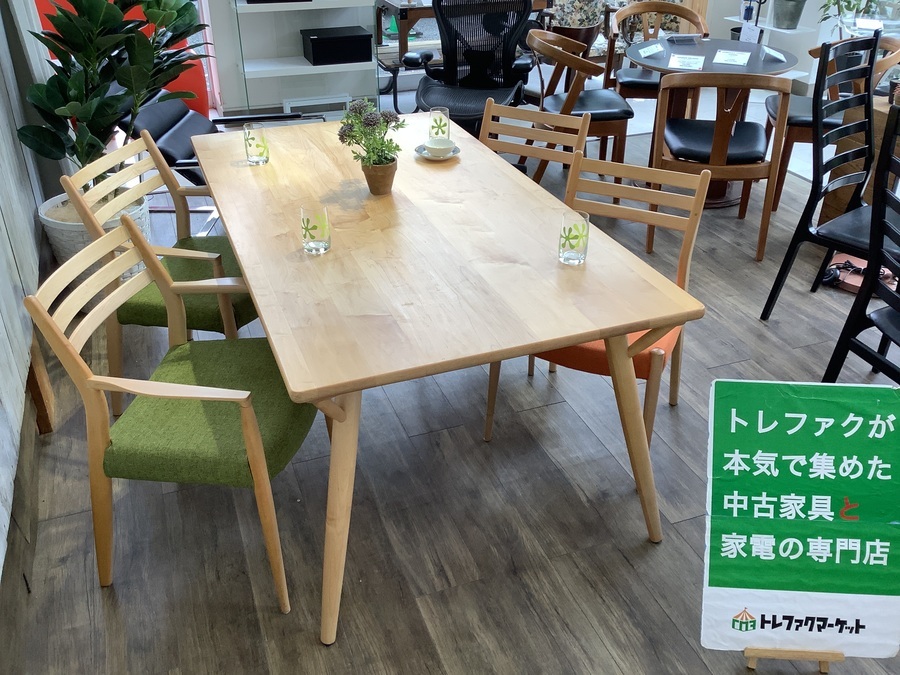 KEYUCA（ケユカ）】あたたかみのあるデザインの無垢材使用のダイニング