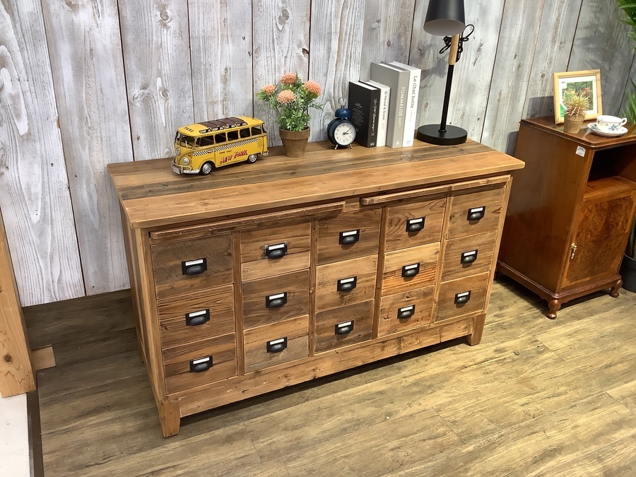 Knot antiques（ノットアンティークス）】杉古材使用の