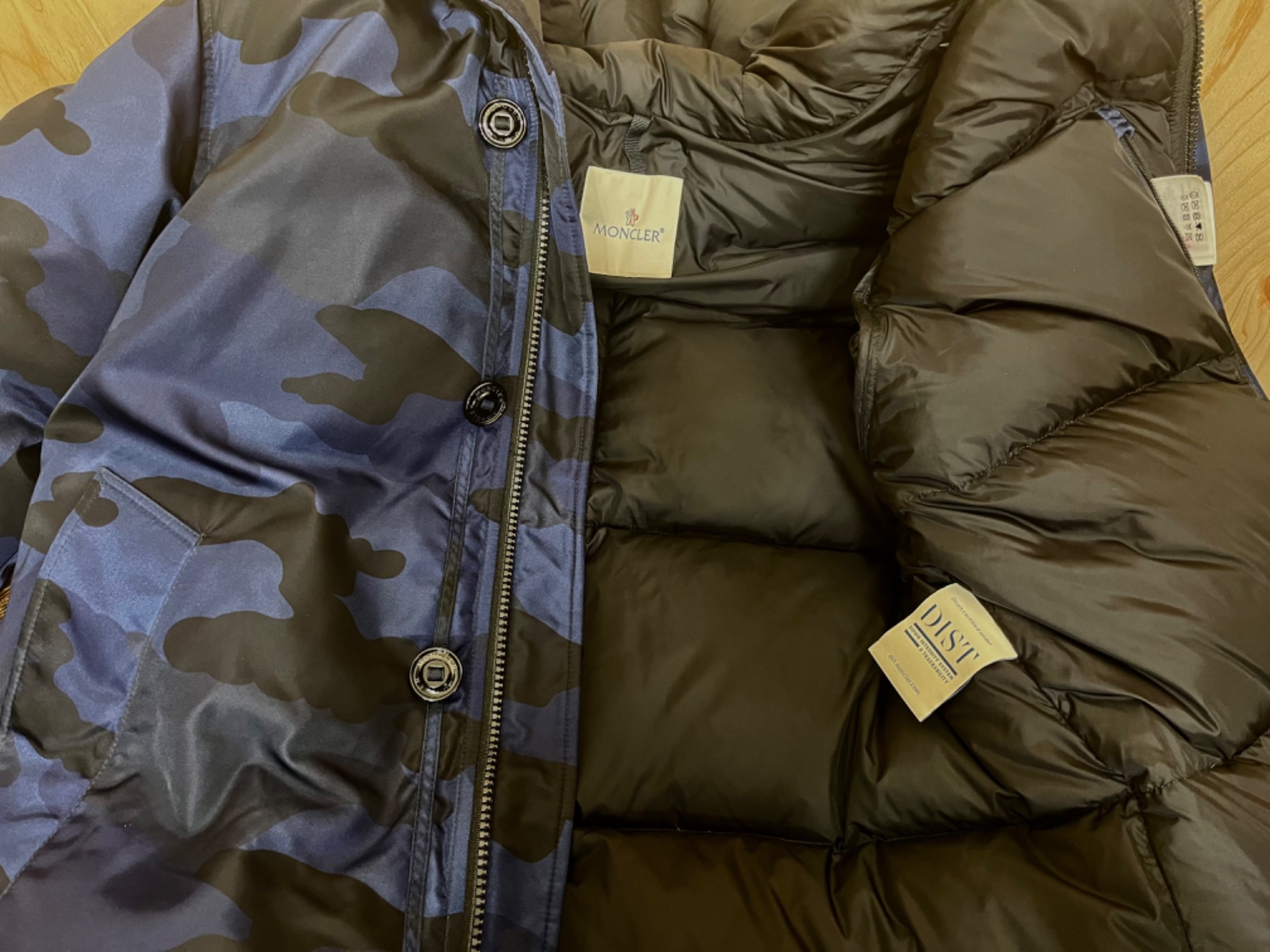 秋物衣類、買取強化中！！】MONCLER（モンクレール）ダウンジャケット