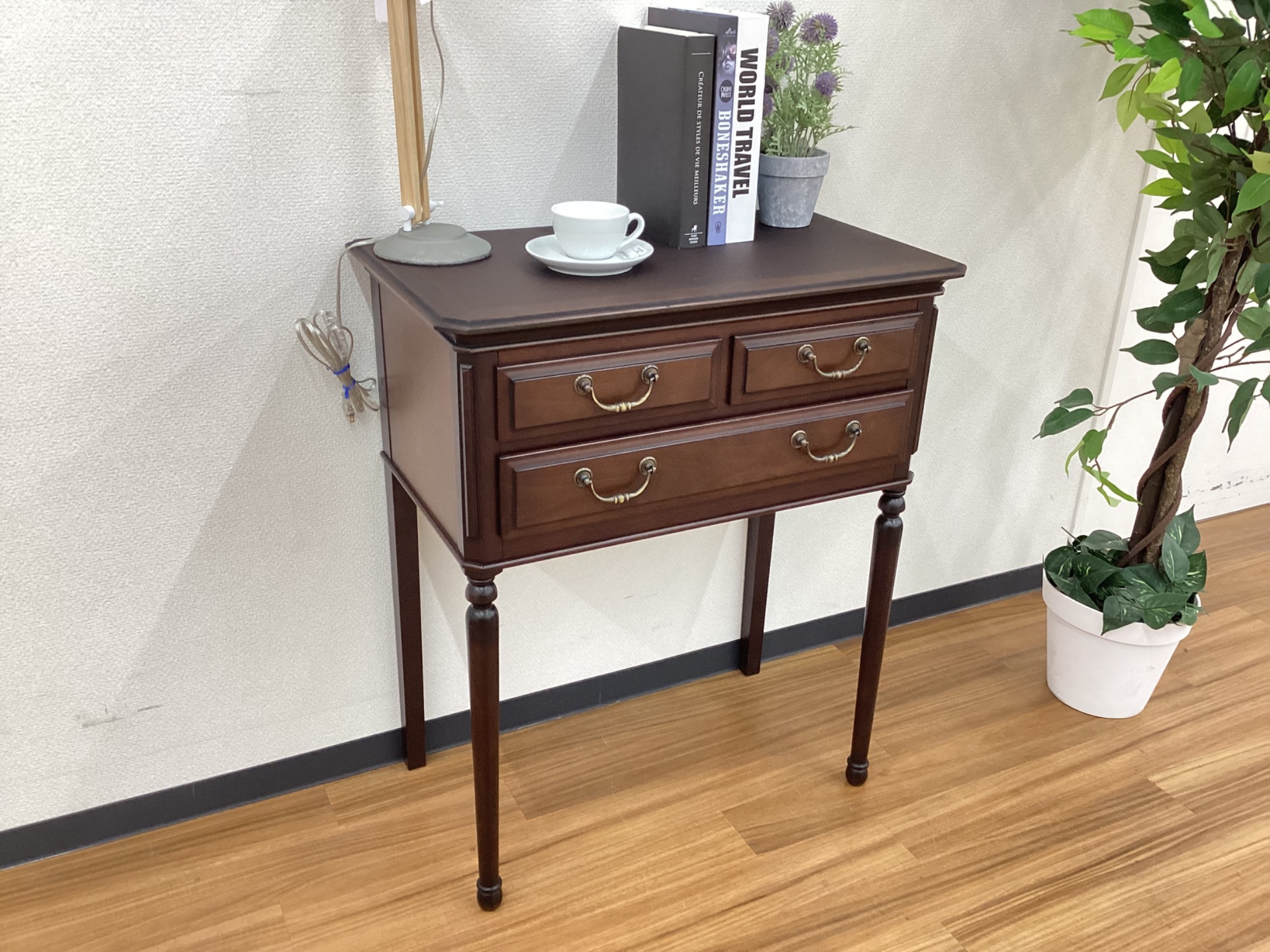 マルニ木工】ブリティッシュアンティークデザインのコンソールテーブル