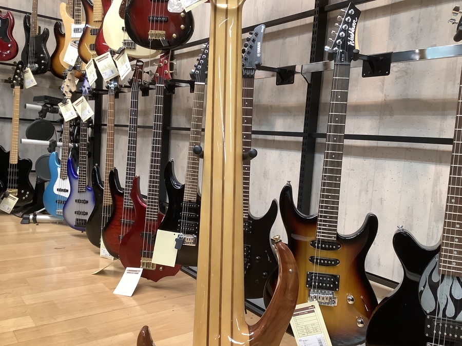 レアな7弦ベース！Tanatos（タナトス）のKFB7-120FM エレキベースが