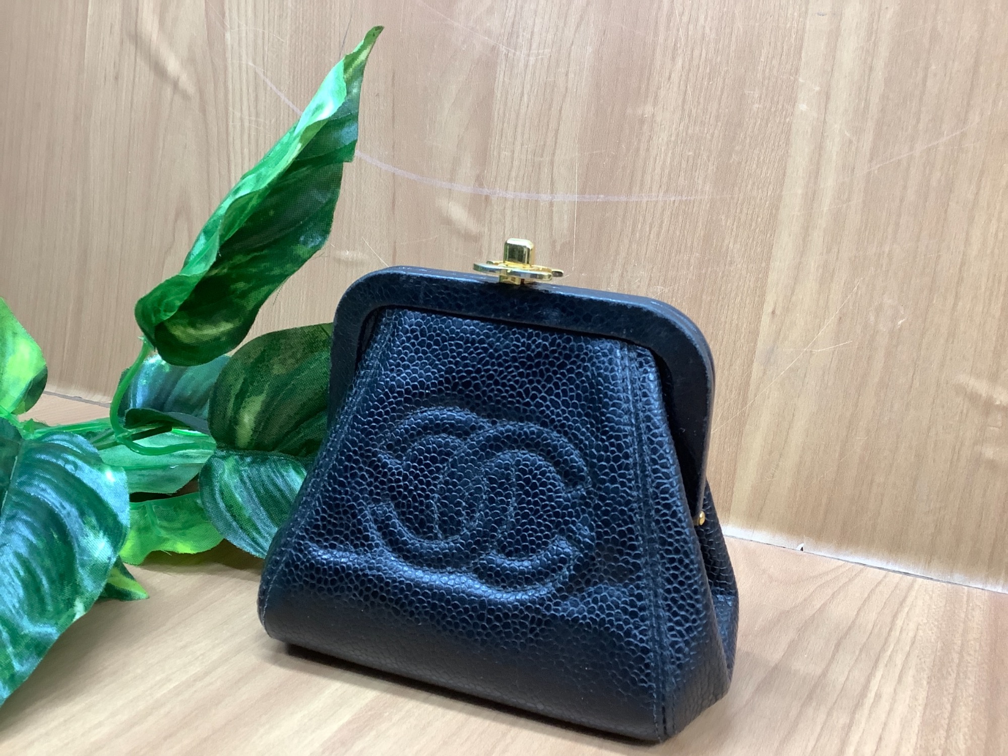 コロンと可愛いフォルム♪】CHANEL(シャネル)よりがま口ポーチ