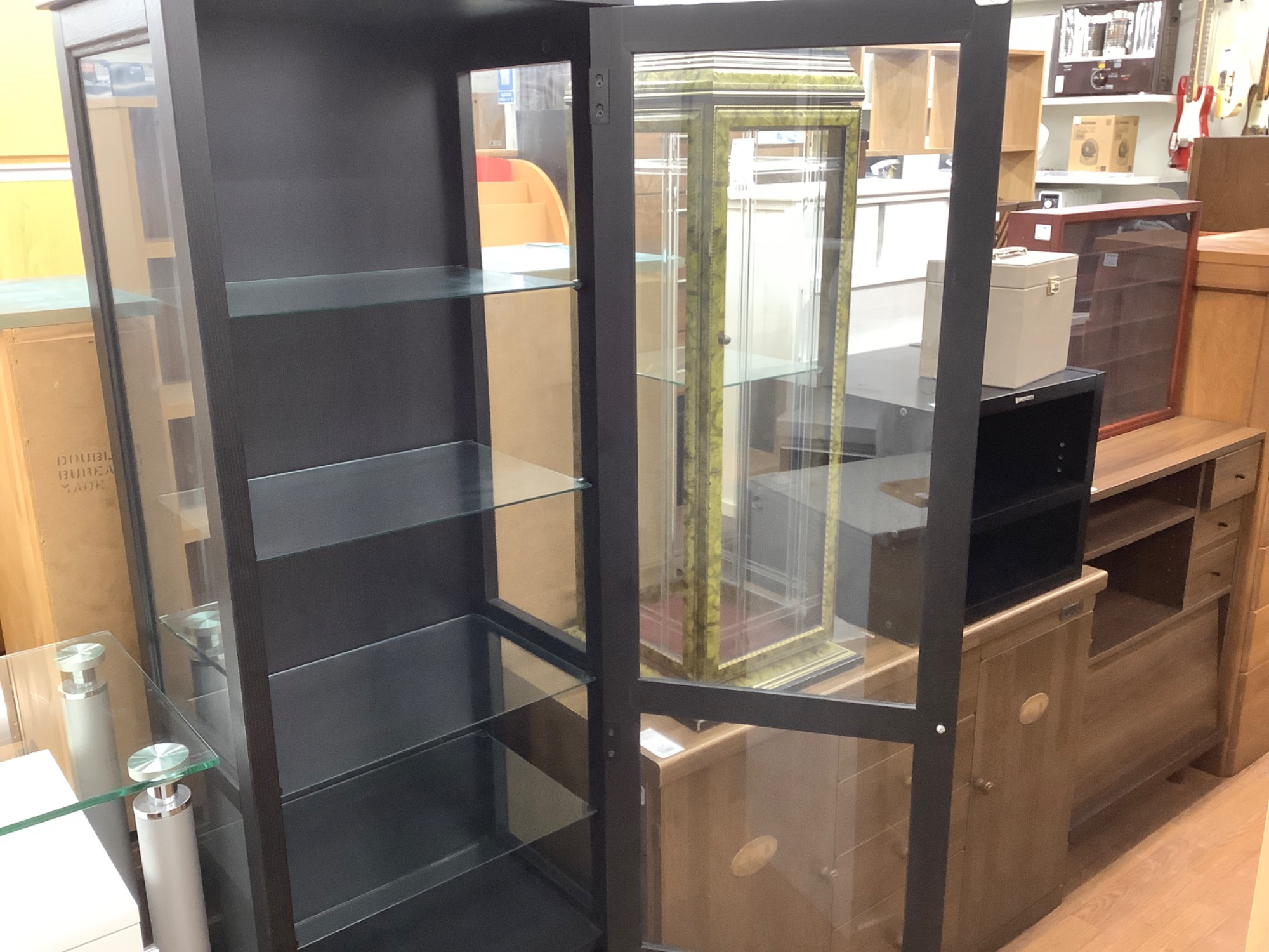 ワンランク上のディスプレイを♪】IKEA(イケア)よりガラスドア