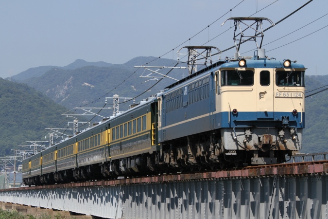 サロンカー江の川 9e121db2e05a6a99913b74e52ebef9