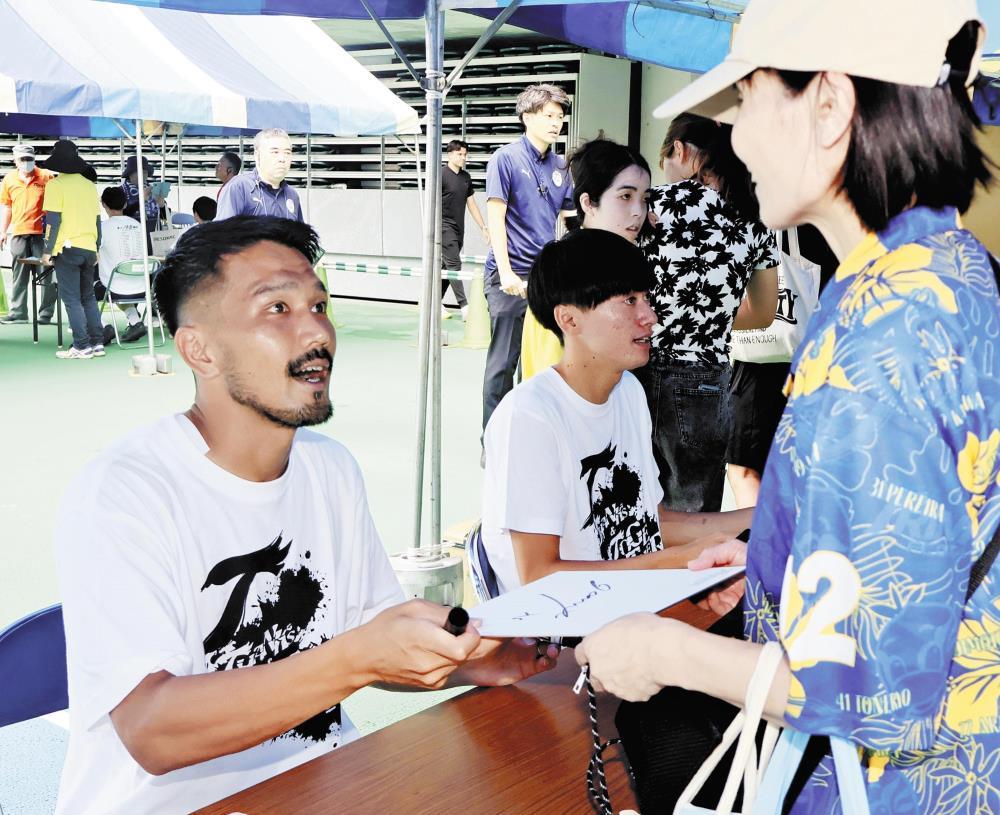 大分トリニータがファン感謝イベント…清武弘嗣選手からサインもらった