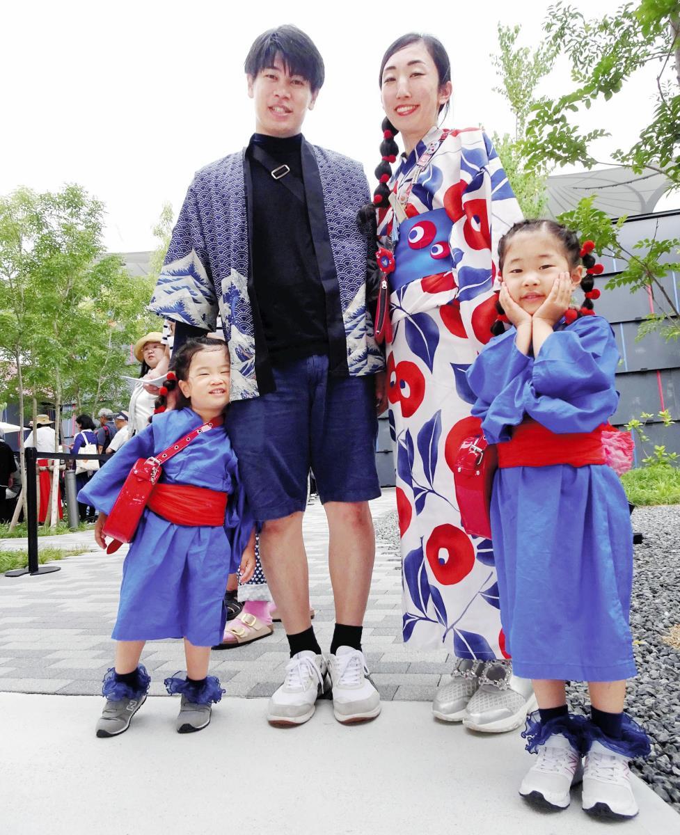 大阪万博:ミャクミャクの青赤ファッションで楽しさシェア…「本来は