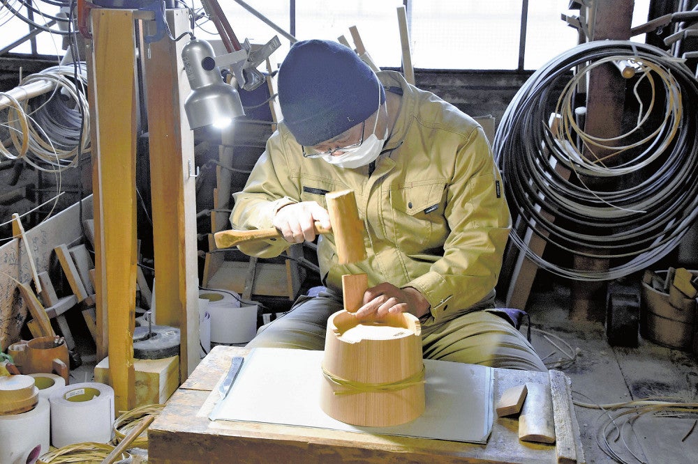 秋田：あきたの手仕事（2）秋田杉桶樽 伝統継承「今の形」追求：地域