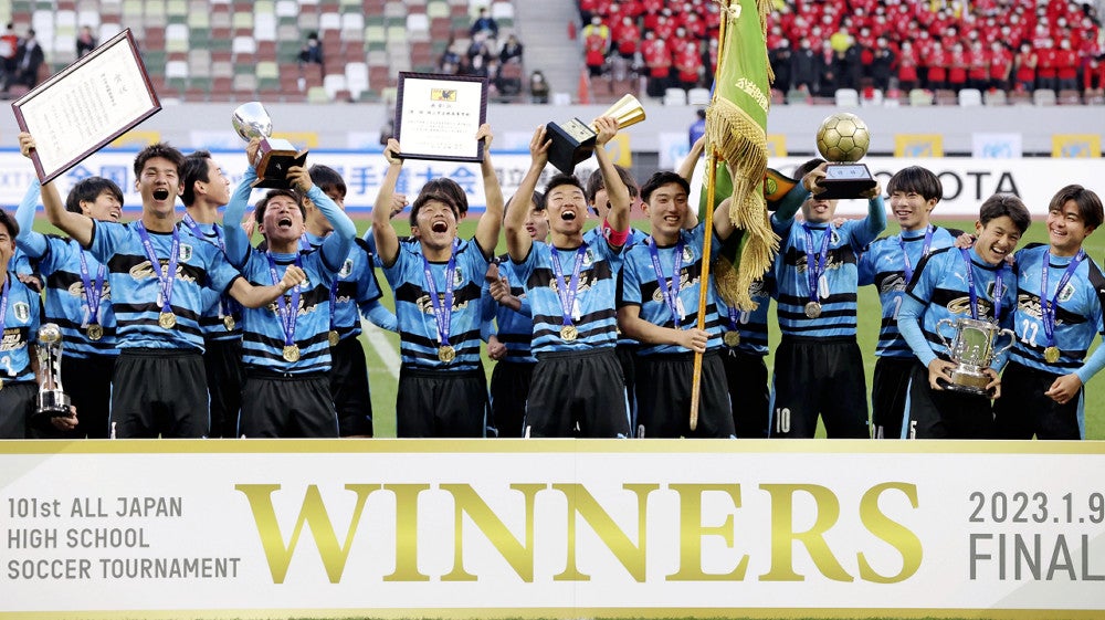 全国高校サッカー、岡山学芸館が県勢初優勝…後半MF木村匡が2ゴール