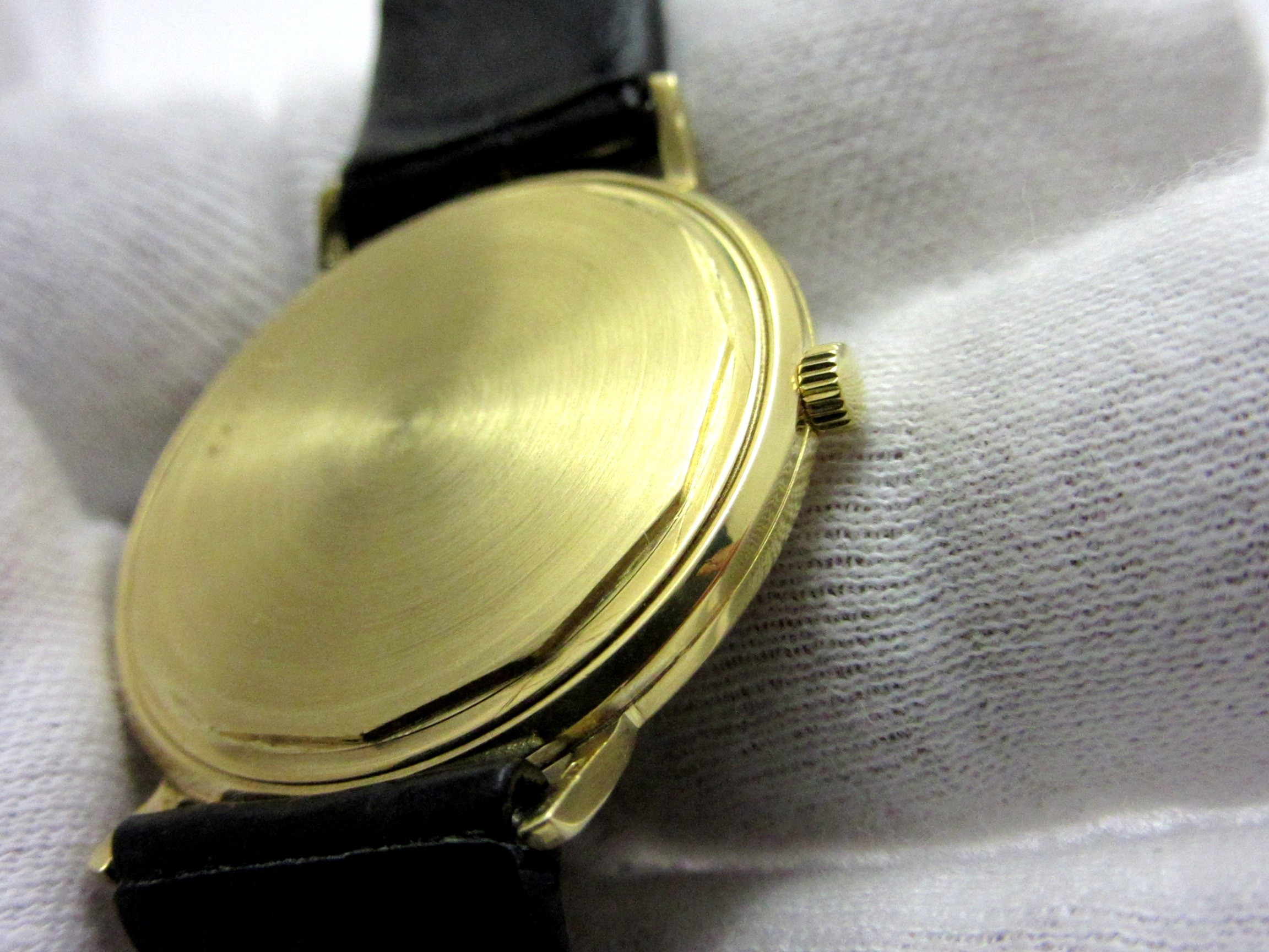 オーデマピゲ AUDEMARS PIGUET ”K18YG無垢製 2.4mmの極薄型ルクルト製