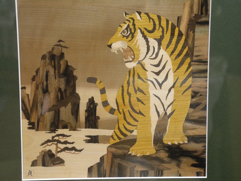 木象嵌 月光の虎 商品詳細｜寄木細工・箱根細工｜いづみやがお届けする