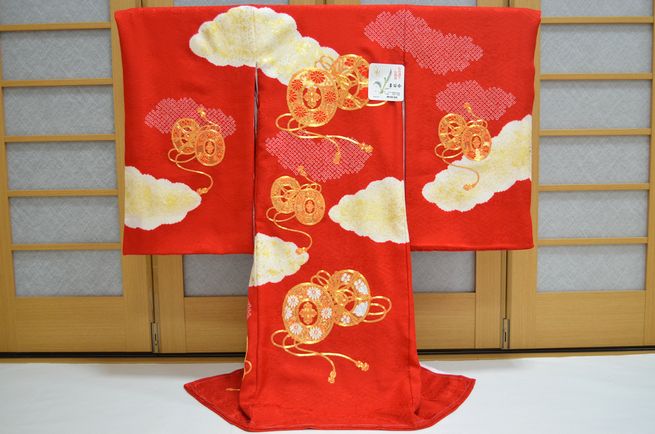 お宮参り 赤ちゃん着物 女の子 産着 鼓 金駒刺繍 金箔 絞り om-l-542